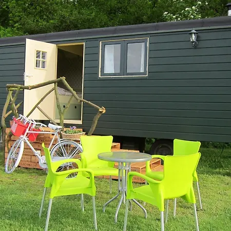 בית הארחה Pipowagen Minicamping De Linde *