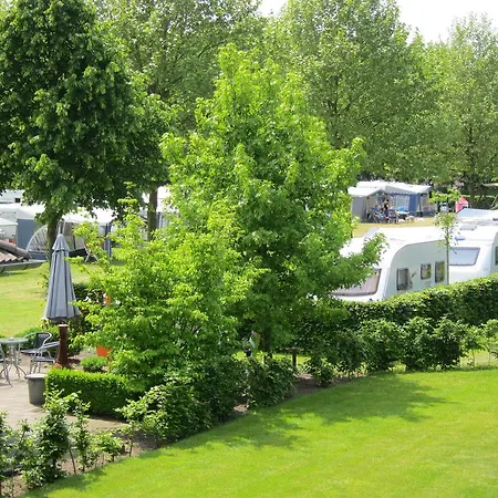 Pipowagen Minicamping De Linde בית הארחה *