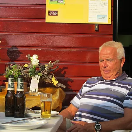 Pipowagen Minicamping De Linde בית הארחה